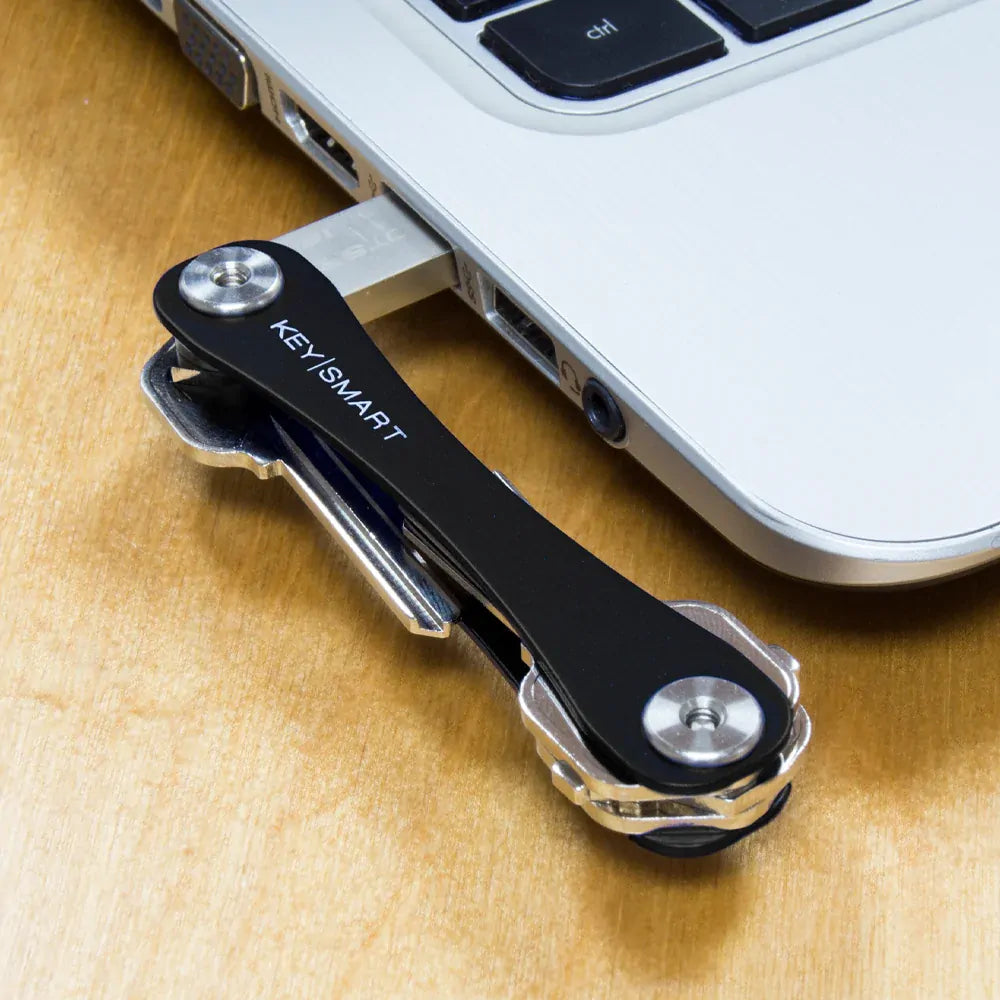 KeySmart Compact Key Holder & Organiser - Holds 8 Keys - Black
