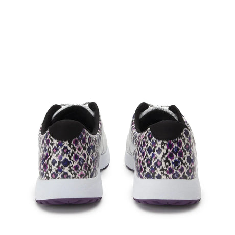 TRAQ Intent Womens Walking Shoes Q-Flow Mesh Slip-Resistant Sneakers in White