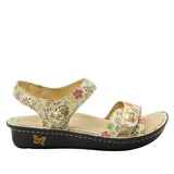 Alegria Vienna Womens Embossed Leather Slingback Sandals in Good As Gold