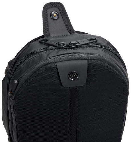 THULE 8L Tact Sling Bag in Black
