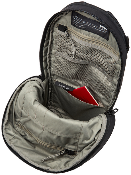 THULE 8L Tact Sling Bag in Black