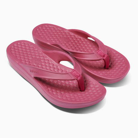 Joybees Womens Varsity Flip Flops Thongs Summer Sandals in Solid Beetroot
