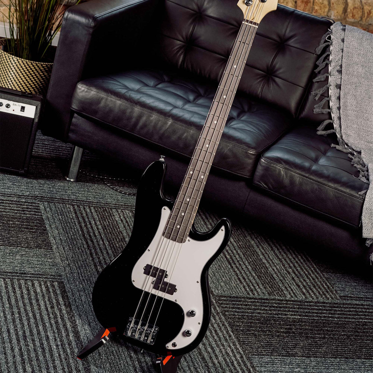 3rd Avenue Electric Bass Guitar Pack w/ 15W Amp - Black