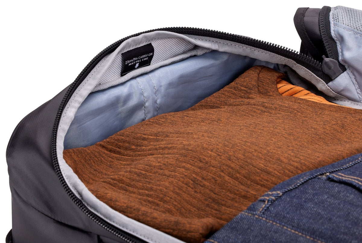 Thule Chasm 40L Carry On Wheeled Duffel Bag - Gloss Black (Travel Suitcase)
