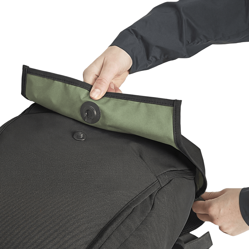 Thule Paramount 20L Daypack Lite Backpack - Black (w/ 16" Laptop Sleeve)