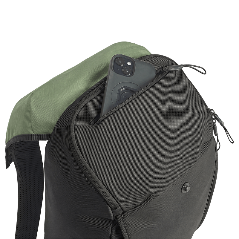 Thule Paramount 20L Daypack Lite Backpack - Black (w/ 16" Laptop Sleeve)